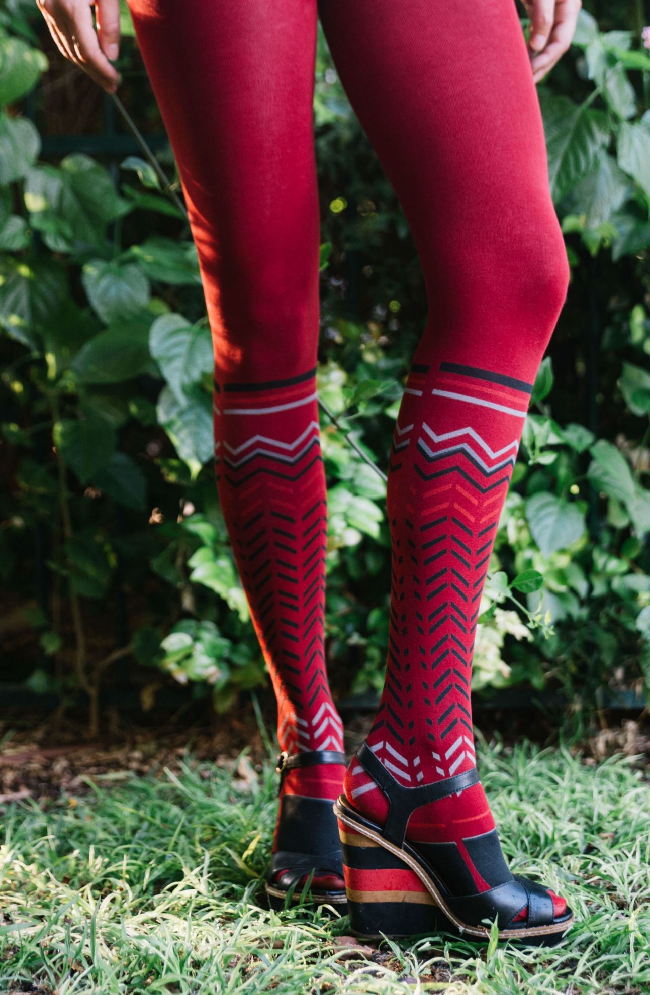 Picture of Zohara "Zig Zag Walk" Burgundy Print Tights